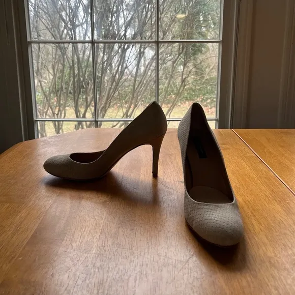 Ann Taylor Classic Leather Heel Pumps Khaki Suede Snake Print, Size 7.5