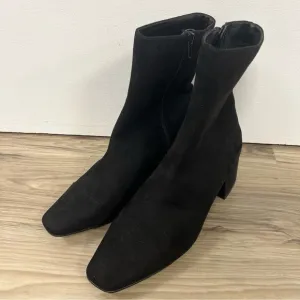 Ann Taylor Faux Suede Block Heel Zip Up Ankle Boots Black Women's size 9.5 NWOB