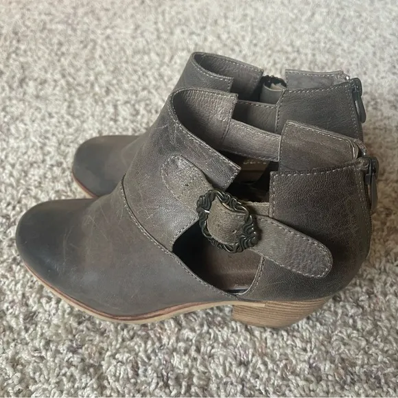 Antelope Brand Taupe Leatherr Cut Out Block Heel Ankle Boots With Buckle Size 38