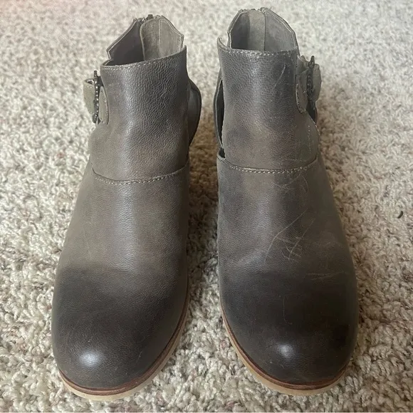 Antelope Brand Taupe Leatherr Cut Out Block Heel Ankle Boots With Buckle Size 38