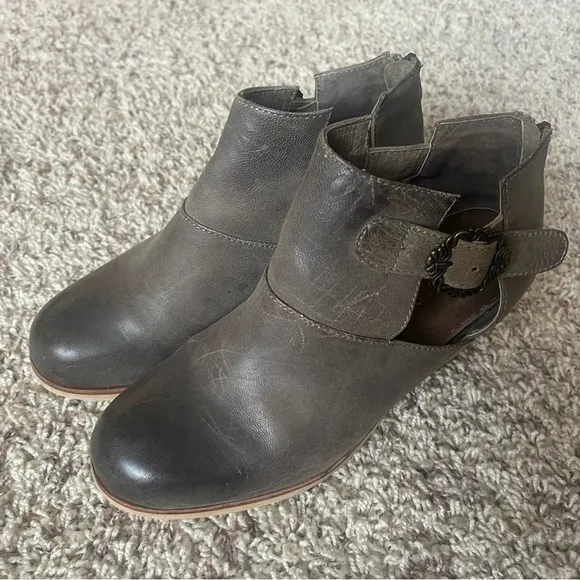 Antelope Brand Taupe Leatherr Cut Out Block Heel Ankle Boots With Buckle Size 38