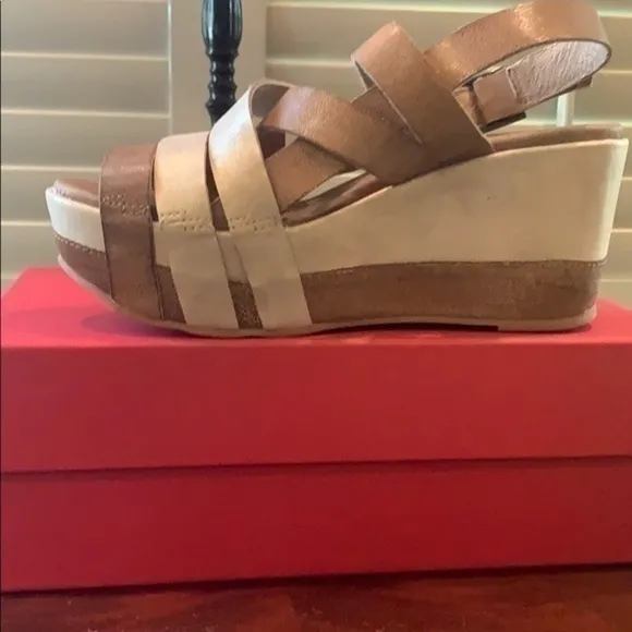 Antelope metallic / brown strap platform