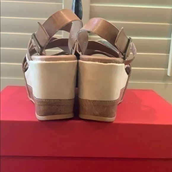 Antelope metallic / brown strap platform