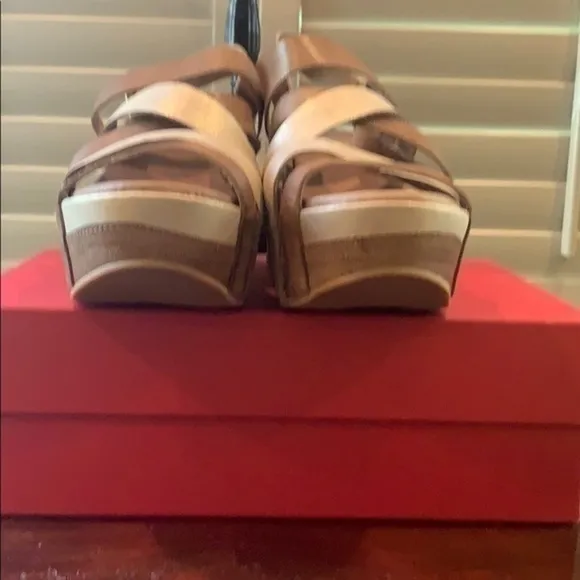 Antelope metallic / brown strap platform