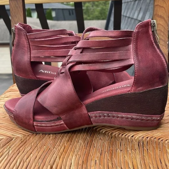 Antelope Tavi Wedge Sandals Size 39. US 8 8.5 New