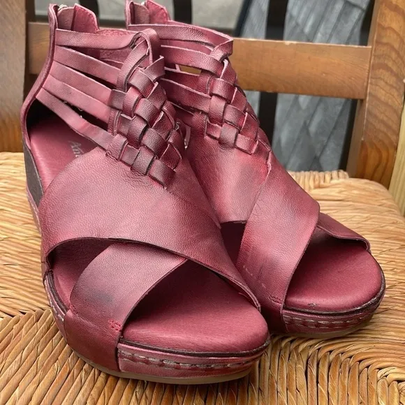 Antelope Tavi Wedge Sandals Size 39. US 8 8.5 New