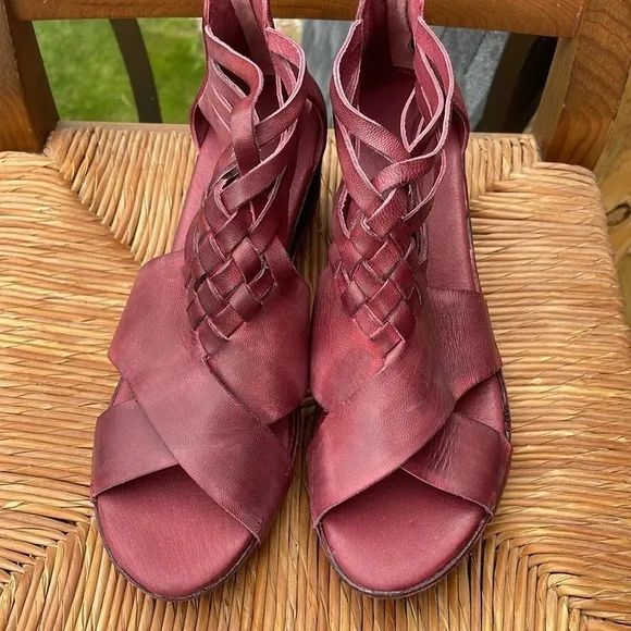 Antelope Tavi Wedge Sandals Size 39. US 8 8.5 New