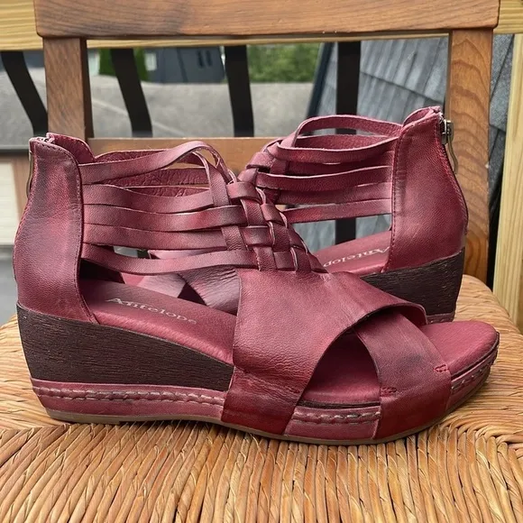 Antelope Tavi Wedge Sandals Size 39. US 8 8.5 New