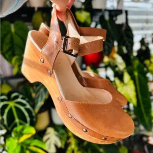 Anthropologie FIVE WORLDS Cordani Ankle Straps Brown Leather clogs 10