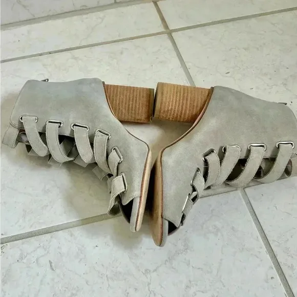 Anthropologie Jeffrey Campbell Salazar shooties boots heels gray suede 37 7