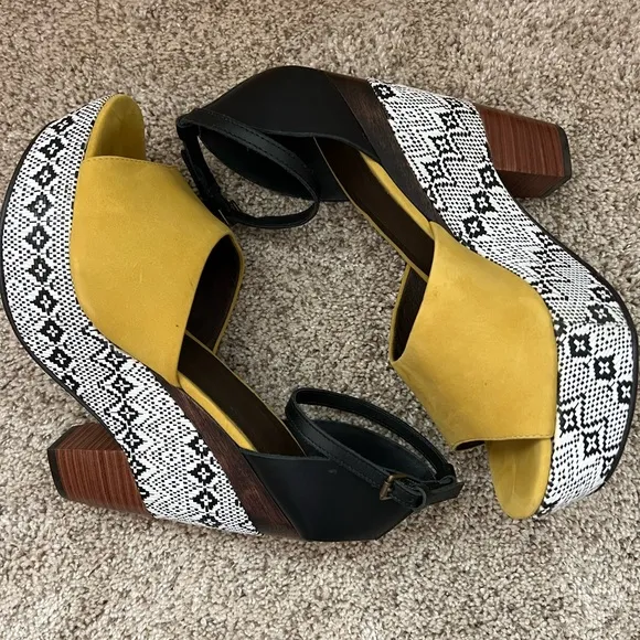 Anthropology Holding Horses wedges -9 1/2