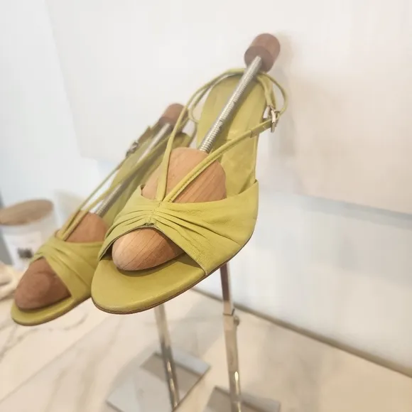 [Antonio Melani]  womens BEAUTIFUL size 8.5,  Lime green 3&quot; high heel sandals.👠