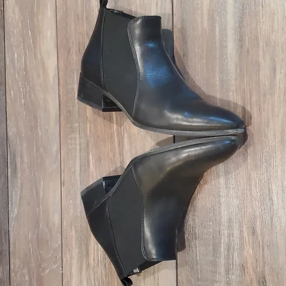 Aquatalia ankle leather boots heels shoes