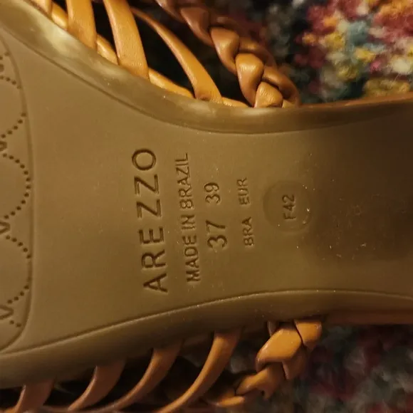 Arezzo Low Heel sandals size 37Bra/ 8 US F42