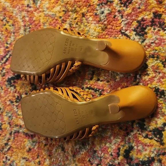 Arezzo Low Heel sandals size 37Bra/ 8 US F42