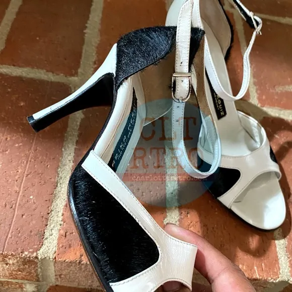 Arika Nerguiz • Noche y Dia Leather Sandals