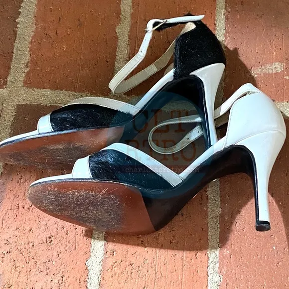 Arika Nerguiz • Noche y Dia Leather Sandals