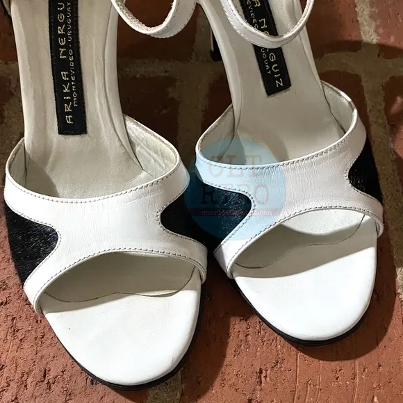 Arika Nerguiz • Noche y Dia Leather Sandals