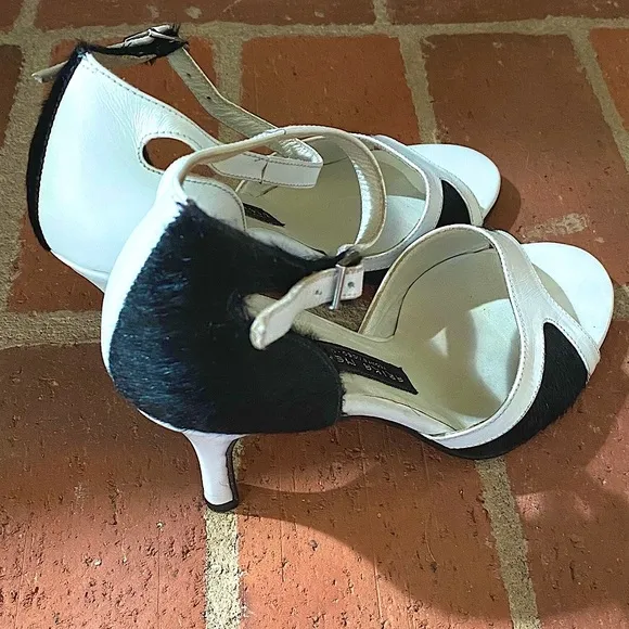 Arika Nerguiz • Noche y Dia Leather Sandals