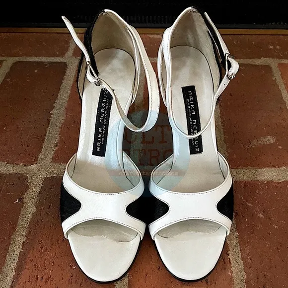 Arika Nerguiz • Noche y Dia Leather Sandals