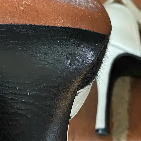 Arika Nerguiz • Noche y Dia Leather Sandals