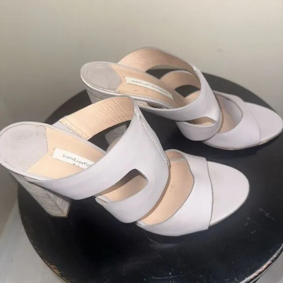 Authentic Diane Von Furstenberg Pumice Leather Wood Heel Mule Size 40/10 EUC