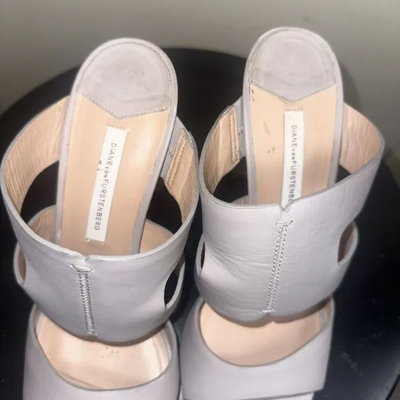 Authentic Diane Von Furstenberg Pumice Leather Wood Heel Mule Size 40/10 EUC