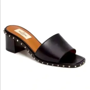 Authentic Valentino Soul Rockstud block heel leather sandals. Size EU 40.5