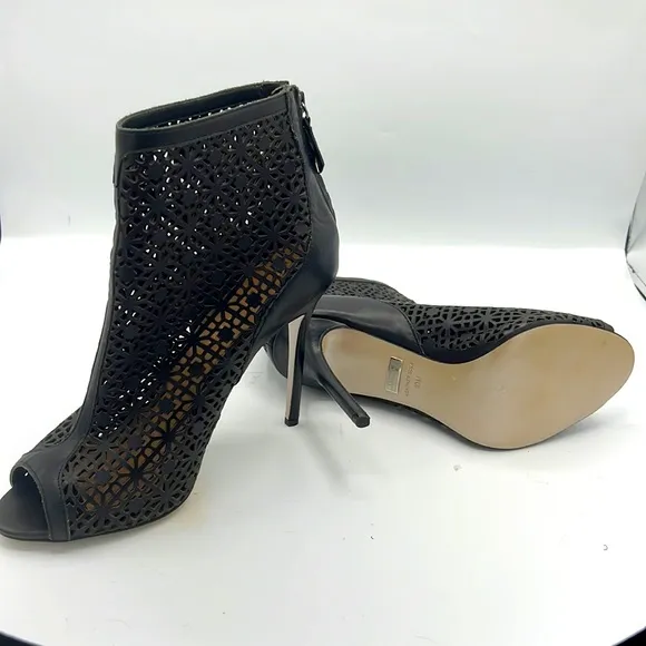 Badgley Mischka black high heeled shoes size 10