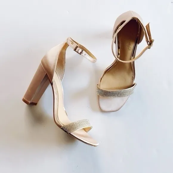 Badgley Mischka Embelished Block Heel Sandals Shoes Rose
