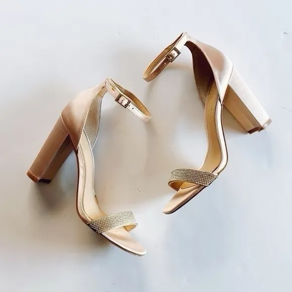Badgley Mischka Embelished Block Heel Sandals Shoes Rose