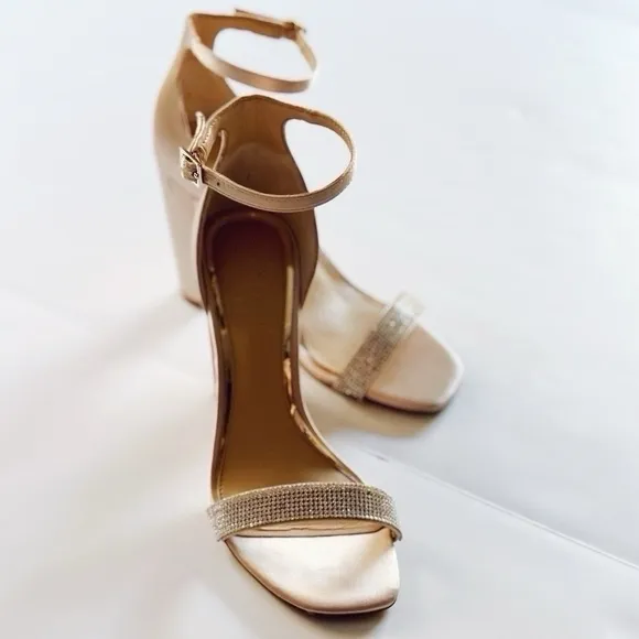 Badgley Mischka Embelished Block Heel Sandals Shoes Rose