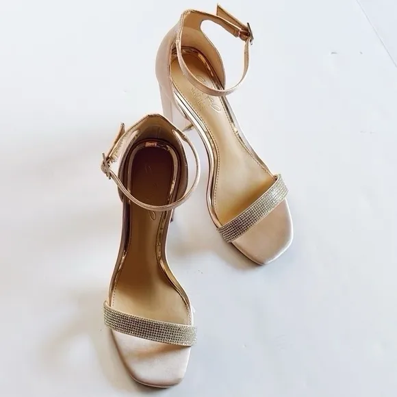 Badgley Mischka Embelished Block Heel Sandals Shoes Rose