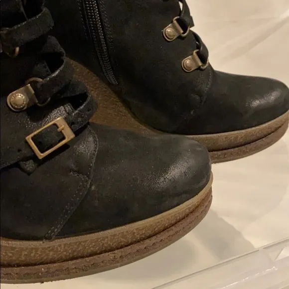 Badura black suede made with natural leather Platform shoes