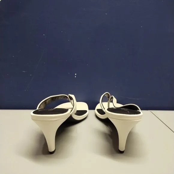 BCBGeneration Tabina Sandals Women's 9 Black White Tapered Block Heel GN203810