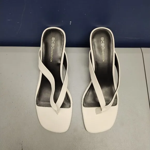 BCBGeneration Tabina Sandals Women's 9 Black White Tapered Block Heel GN203810