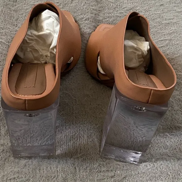 BCBGMAXAZRIA ILIA BLOCK-HEEL SANDALS Nude Leather
