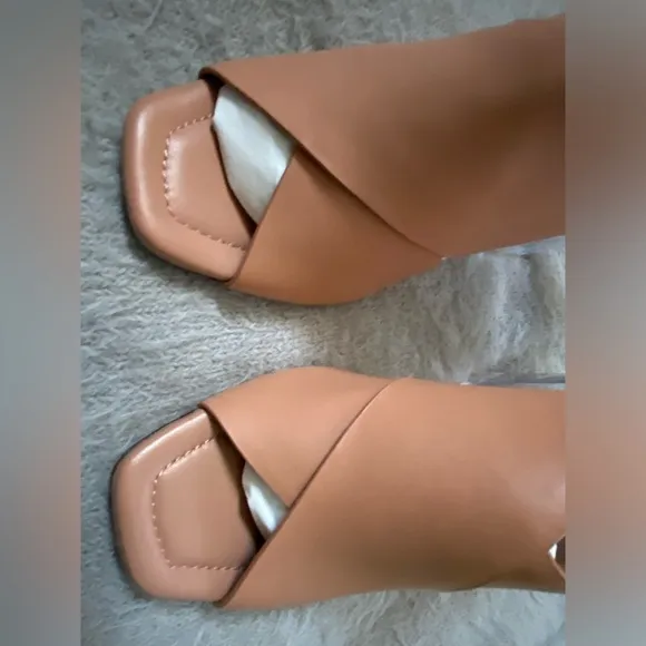BCBGMAXAZRIA ILIA BLOCK-HEEL SANDALS Nude Leather