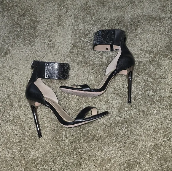 BCBGMAXRAZIA EVERLING ANKLE STRAP HEELS PUMPS. Women's 7