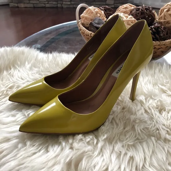 Beautiful Green Citrine Pointy Toe Leather Pumps