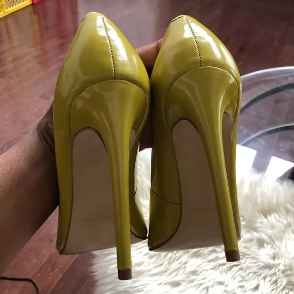 Beautiful Green Citrine Pointy Toe Leather Pumps