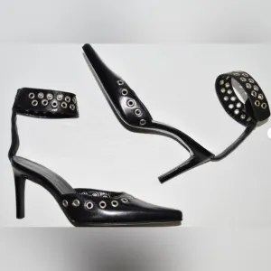 BEBE CHARLOTTE NEW SZ 5 M BLACK METAL GROMMETS LEATHER SANDALS PUMPS HEELS ITALY