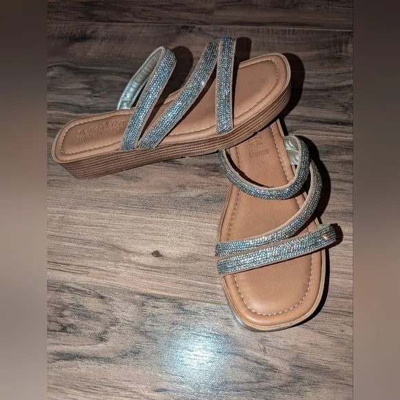 Bella Vita Size 6.5 embellished sandals made in Italy. Wood sandals.