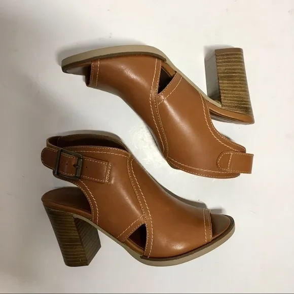 Bella Vita Viv Italy Leather Block Heel Sandals 5M