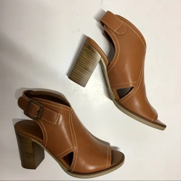 Bella Vita Viv Italy Leather Block Heel Sandals 5M