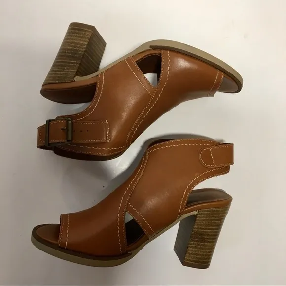 Bella Vita Viv Italy Leather Block Heel Sandals 5M