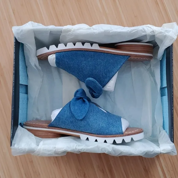 Bernardo Alice Slide Sandals