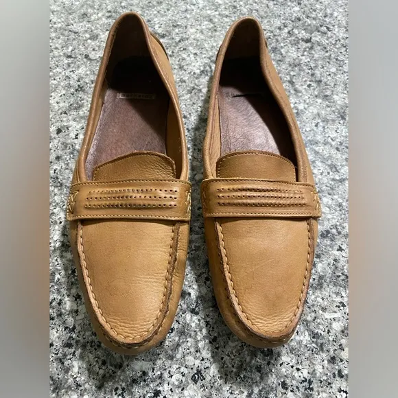 BERNARDO Brown Tan Leather Loafers size 10M