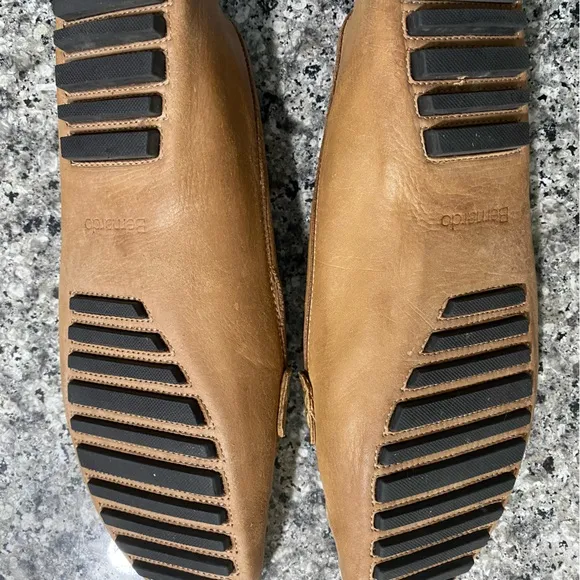 BERNARDO Brown Tan Leather Loafers size 10M