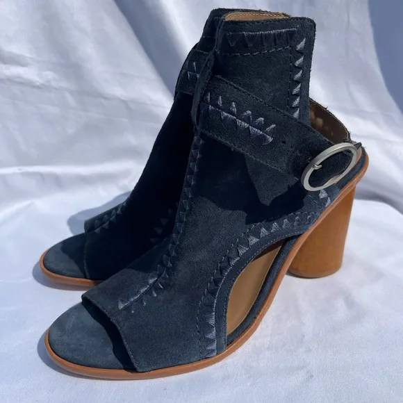 Bernardo Harper Embroidered Peep Toe Heeled Sandal Shootie Navy Blue Size 11